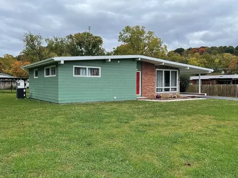 Exterior - 523 Docie St, Damascus, VA 24236 photo 4 of 15