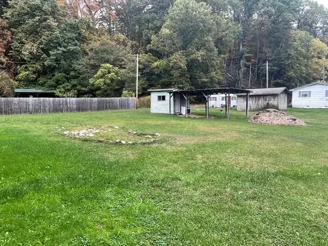 Exterior - 523 Docie St, Damascus, VA 24236 photo 12 of 15