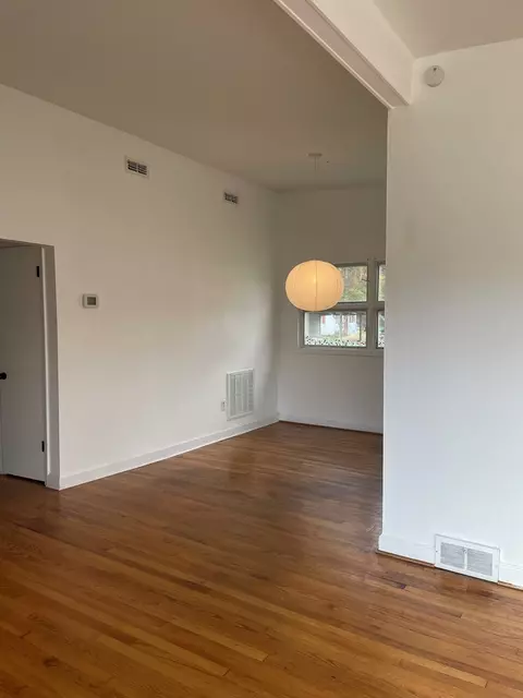 Living - 523 Docie St, Damascus, VA 24236 photo 2 of 3