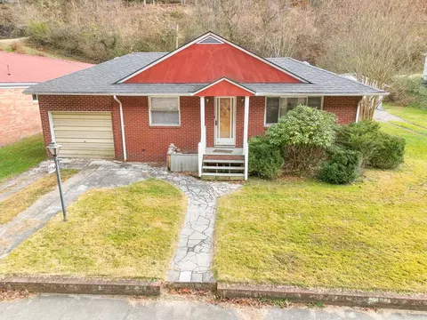 1154 Fairview St, Grundy, VA 24614