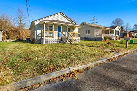 405 Fairfax Ave, Richlands, VA 24641