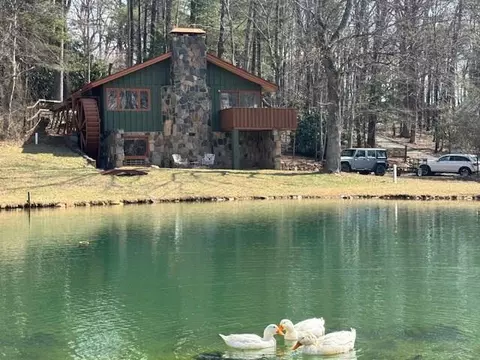 272 Groundhog Hills Rd, Hillsville, VA 24343