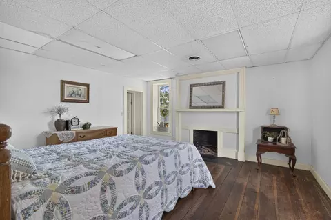 Bedroom - 302 SW Front St, Abingdon, VA 24210 photo 2 of 3