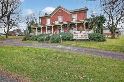 302 SW Front St, Abingdon, VA 24210 photo 2
