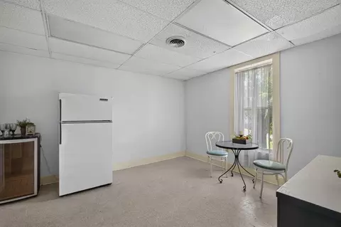 Dining - 302 SW Front St, Abingdon, VA 24210 photo 1 of 1