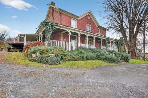 Exterior - 302 SW Front St, Abingdon, VA 24210 photo 16 of 20