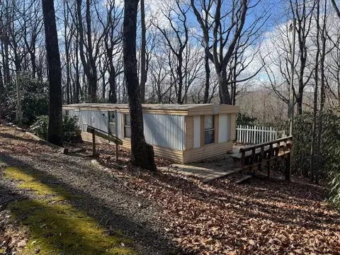 952 Apache Trl, Fancy Gap, VA 24328
