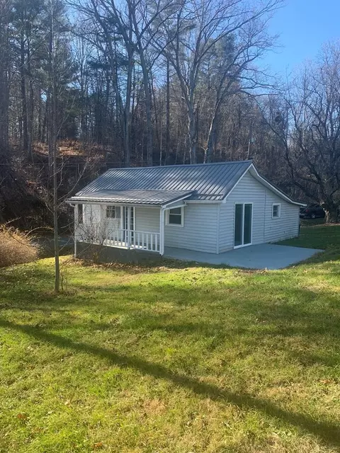 109 Vine St, Galax, VA 24333