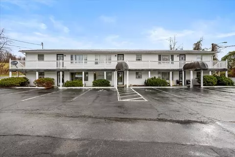 33424 Bunker Hill Ln, Glade Spring, VA 24340