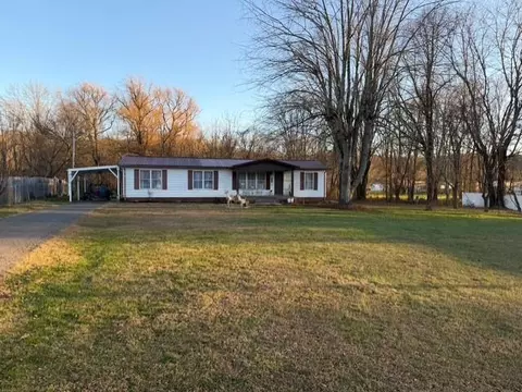 154 Little Rd, Raven, VA 24639
