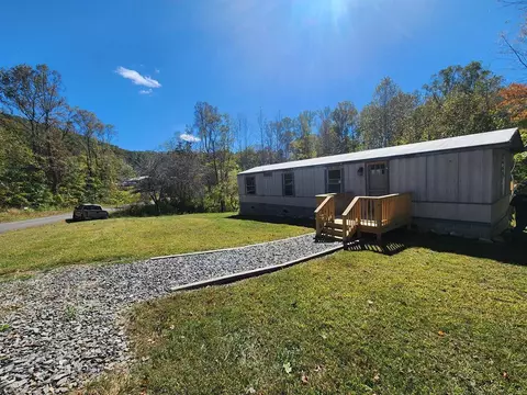 947 Valley End, Ararat, VA 24053