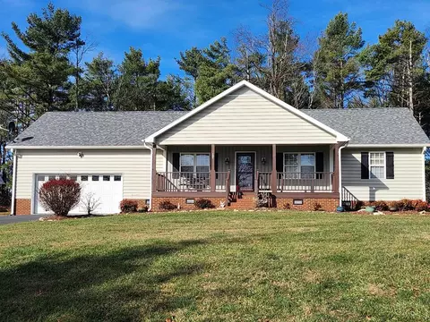 101 Chateau Ln, Fancy Gap, VA 24328