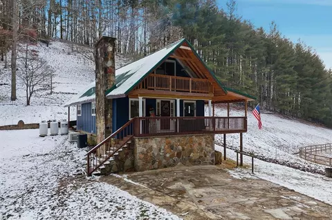 1670 Cutter Crk, Clintwood, VA 24228