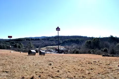 313 Airport Rd, Hillsville, VA 24343