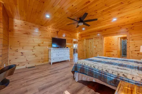 Bedroom - 248 Falcon Ridge Rd, Fries, VA 24330 photo 4 of 15