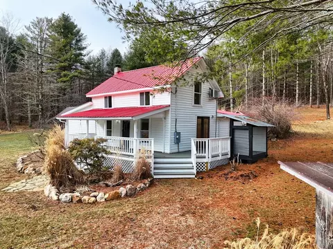 466 SW Dogwood Ln, Willis, VA 24380