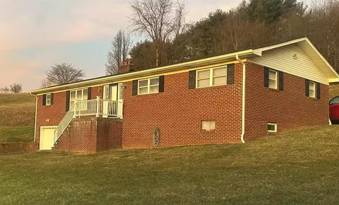 120 Stapleton St, Pounding Mill, VA 24637 photo 1