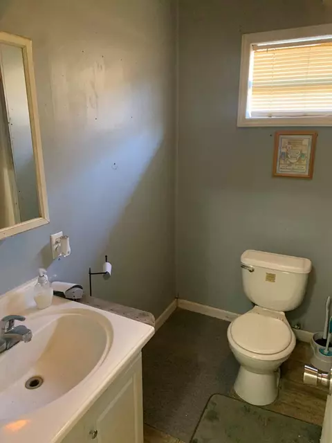 Bath - 1165 N Independence Ave, Independence, VA 24348 photo 1 of 2