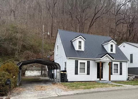 1111 Watkins St, Grundy, VA 24614