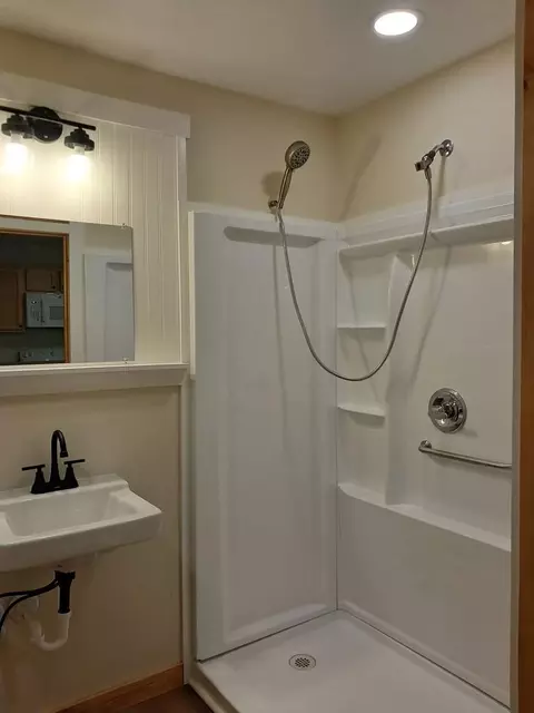 Bath - 315 Sulphur Springs Rd, Chilhowie, VA 24319 photo 2 of 6