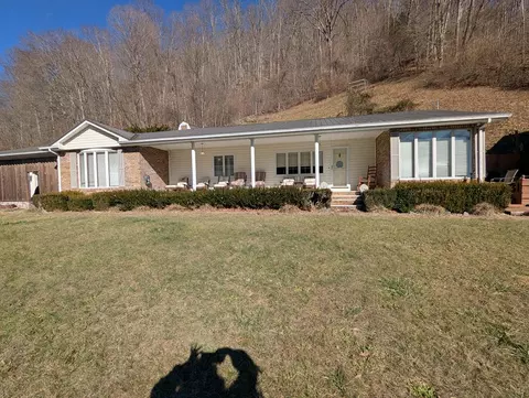 1332 Gp Branch Rd, Vansant, VA 24656