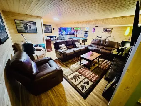 Living - 167 Laurel Dr, Fancy Gap, VA 24328 photo 1 of 2