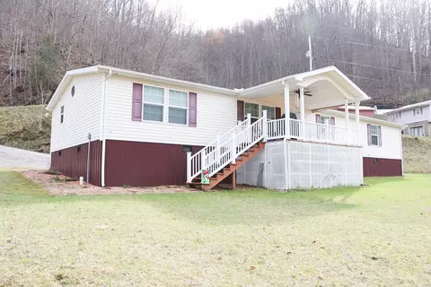 1195 Peeled Poplar Rd, Grundy, VA 24614