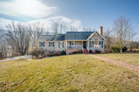 127 Echo Ln, Lebanon, VA 24266