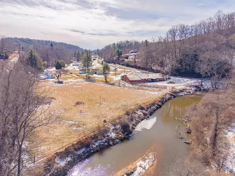 226 Chestnut Dr, Galax, VA 24333
