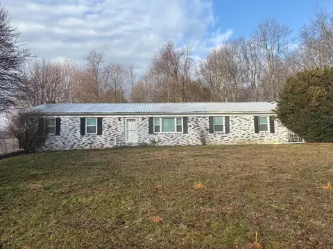 387 Hummingbird Hl, Tazewell, VA 24651