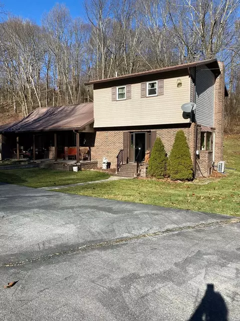 476 Fox St, Tazewell, VA 24651