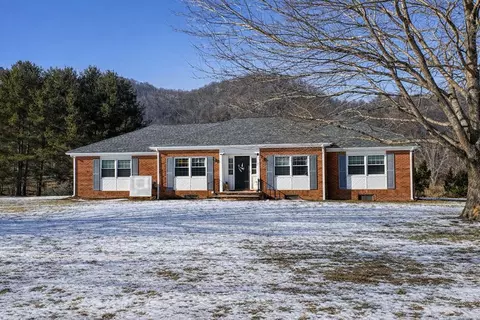 2901 Witten Valley Rd, Tazewell, VA 24651
