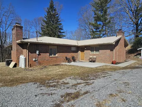 243 Southview St, Pounding Mill, VA 24637