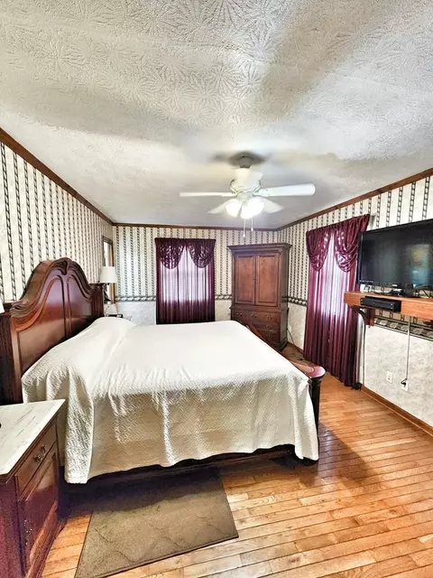 Bedroom - 1187 Gilbert Rd, Vansant, VA 24656 photo 3 of 3