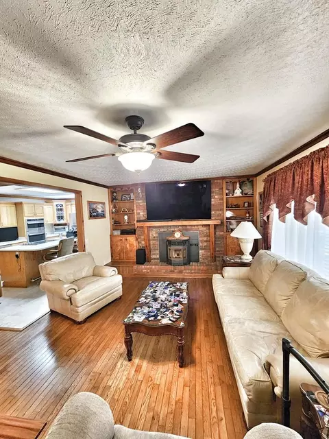 Living - 1187 Gilbert Rd, Vansant, VA 24656 photo 2 of 2
