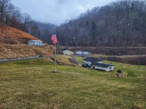 Exterior - 1187 Gilbert Rd, Vansant, VA 24656 photo 3 of 13