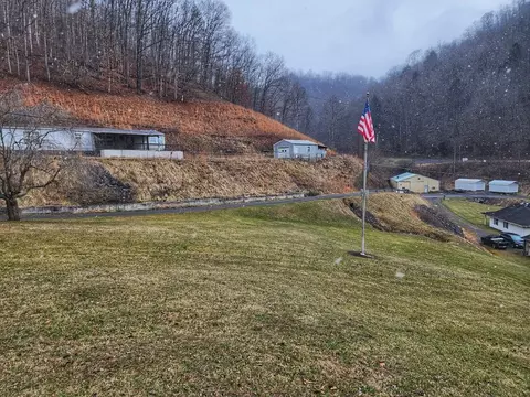 Exterior - 1187 Gilbert Rd, Vansant, VA 24656 photo 4 of 13