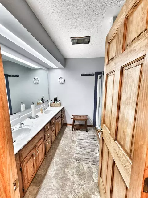 Bath - 1187 Gilbert Rd, Vansant, VA 24656 photo 1 of 3