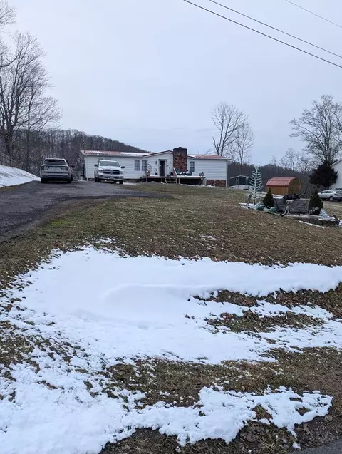 507 Estates Dr, Pounding Mill, VA 24637