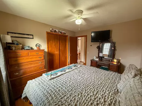 Bedroom - 136 Pecan Dr, Ivanhoe, VA 24350 photo 2 of 6