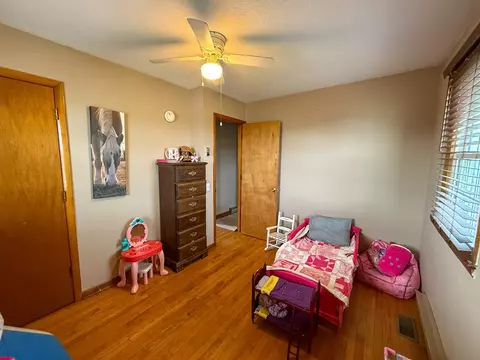 Bedroom - 136 Pecan Dr, Ivanhoe, VA 24350 photo 4 of 6