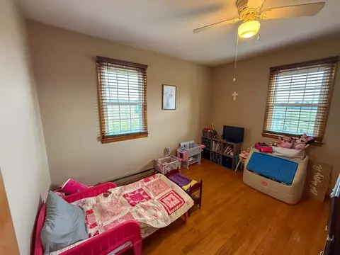 Bedroom - 136 Pecan Dr, Ivanhoe, VA 24350 photo 3 of 6