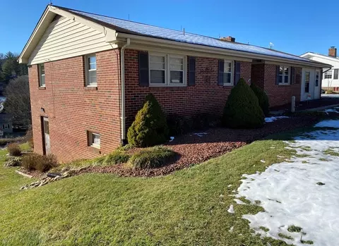 410 Colonial Ave, Independence, VA 24348