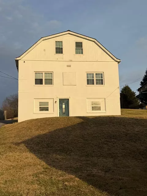 409 S Independence Ave, Independence, VA 24348