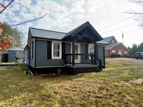 629 629 Cox St, Hillsville, VA 24343