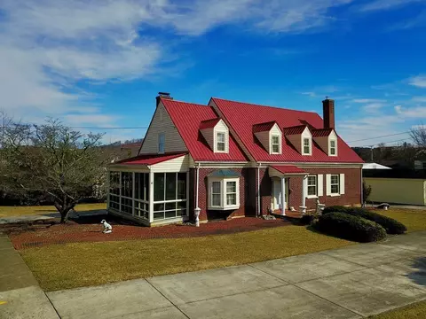 307 Grayson St, Galax, VA 24333