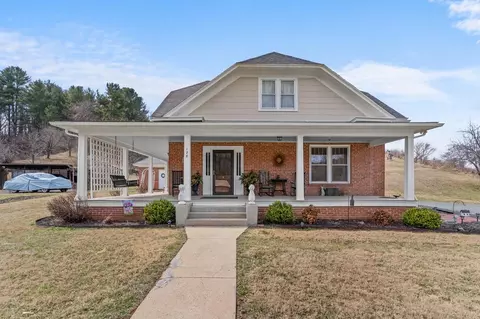 128 Kenbrook Dr, Galax, VA 24333