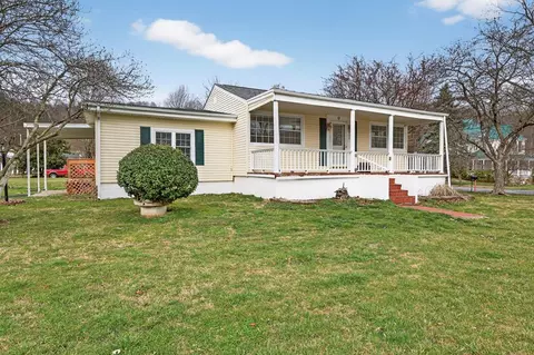 205 S Beaver Dam Ave, Damascus, VA 24236