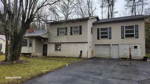 804 E First St, Richlands, VA 24641