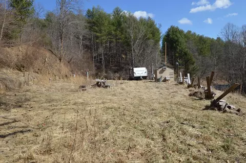 1617 Pot Rock Rd, Woodlawn, VA 24381